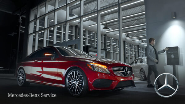 Mercedes-Benz Service Commercial "Service at the Ready"